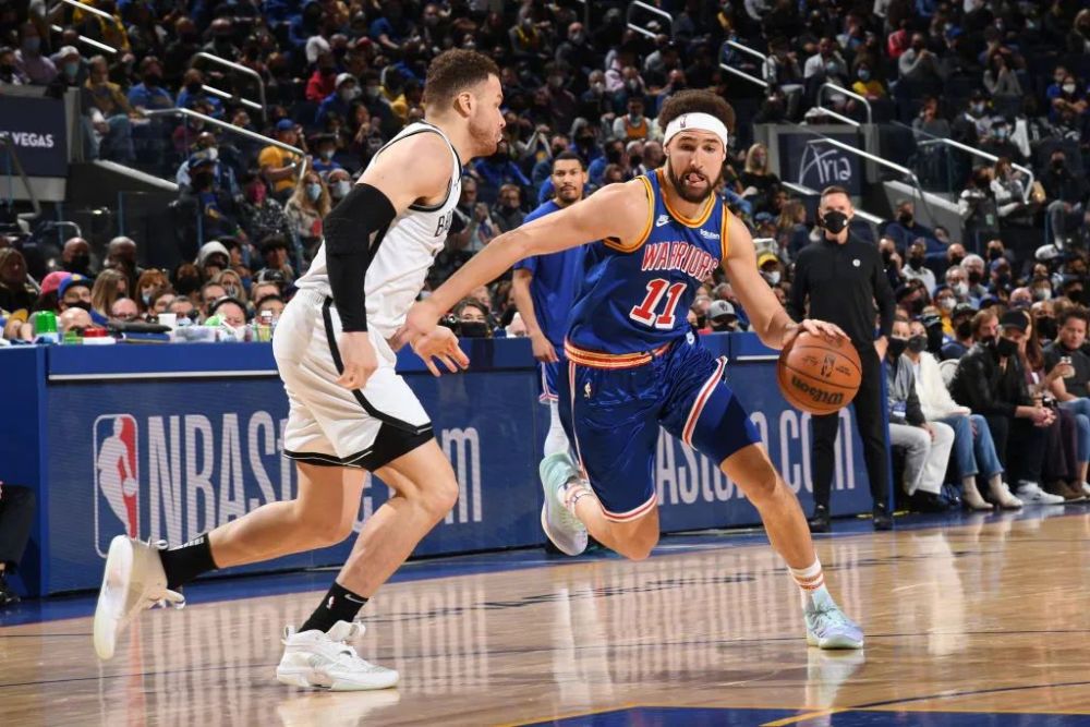  篮网欧文关键绝杀拯救球队于危难之际  